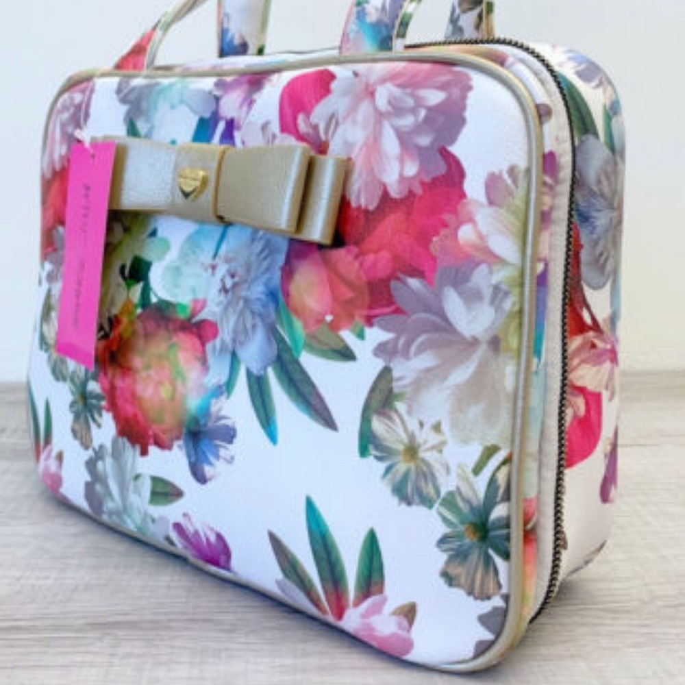 Betsey Johnson Zip Around Cosmetic Case! - Picture 2 of 6